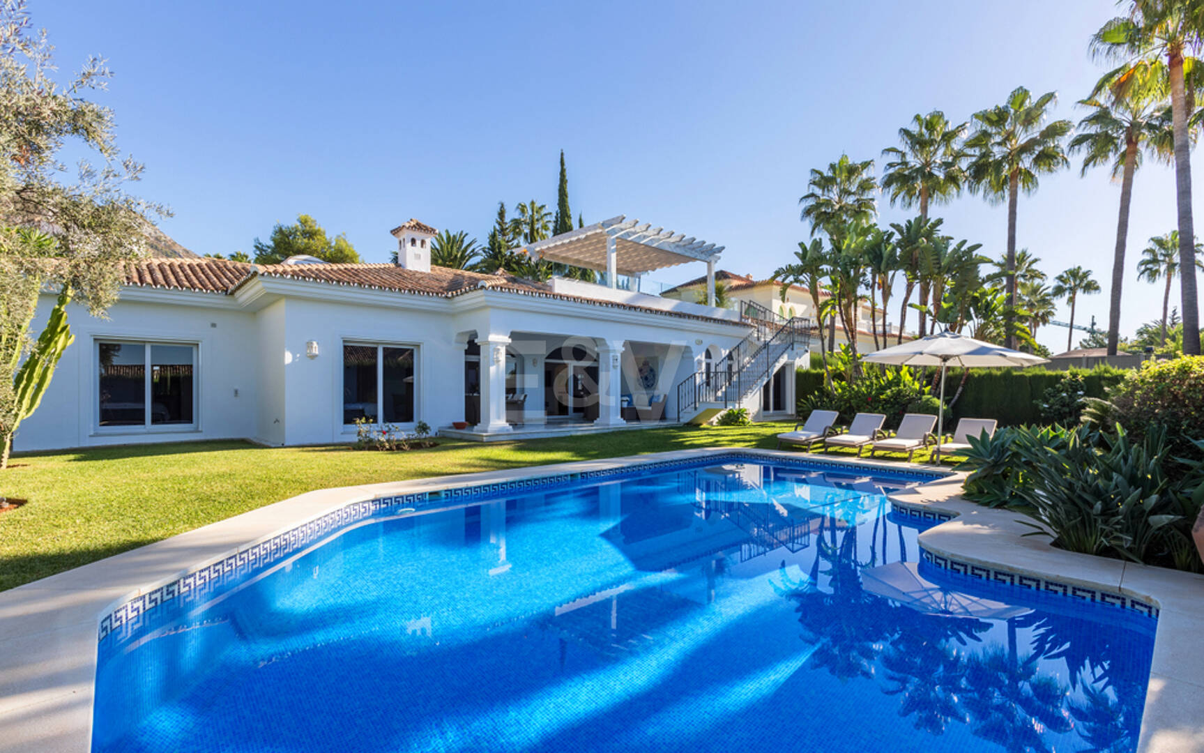 Bungalow en Sierra Blanca con azotea y vistas solo disponible para corta temporada