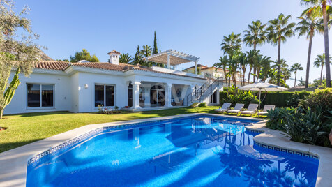 Bungalow in Sierra Blanca mit Dachterrasse