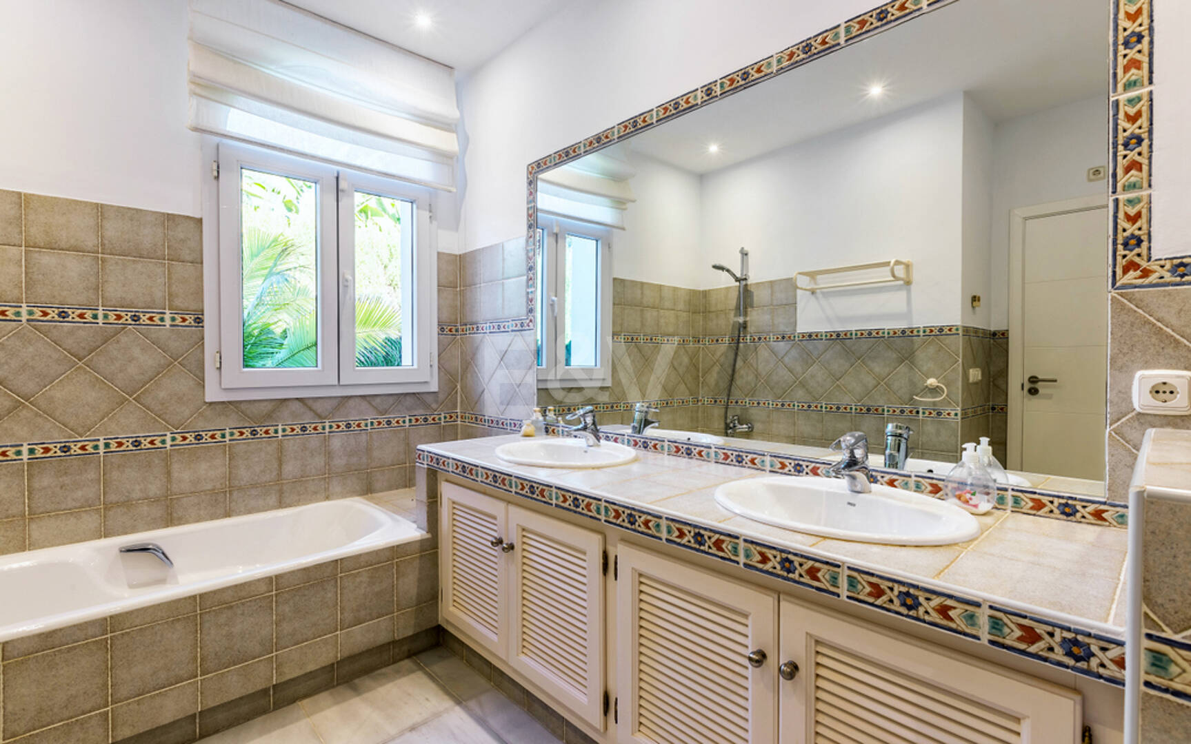 Bungalow en Sierra Blanca con azotea y vistas solo disponible para corta temporada