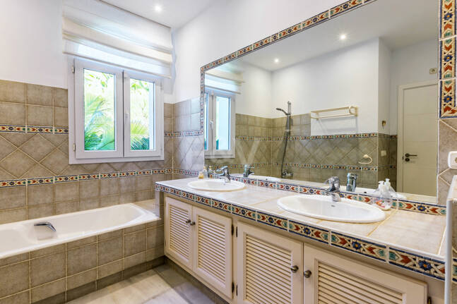 Bungalow en Sierra Blanca con azotea y vistas solo disponible para corta temporada