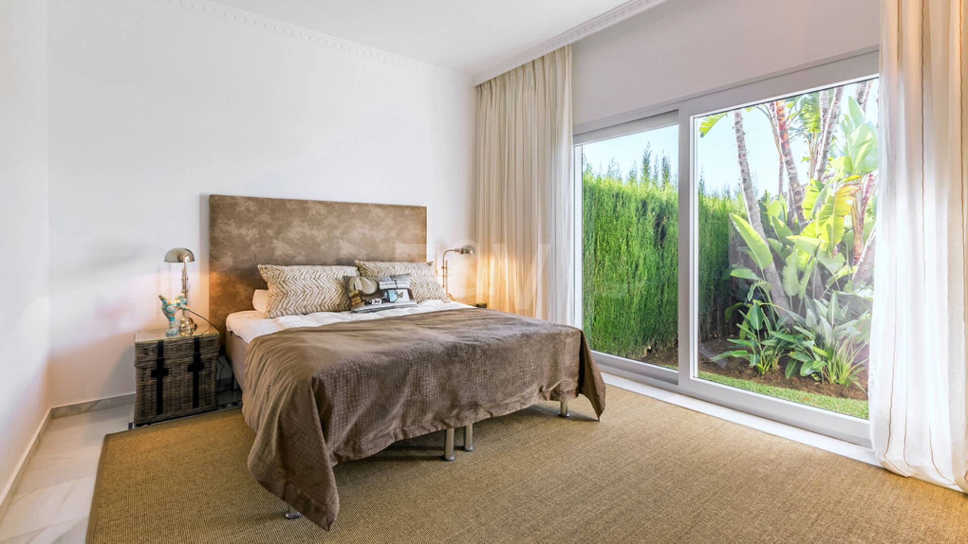 Bungalow en Sierra Blanca con azotea y vistas solo disponible para corta temporada