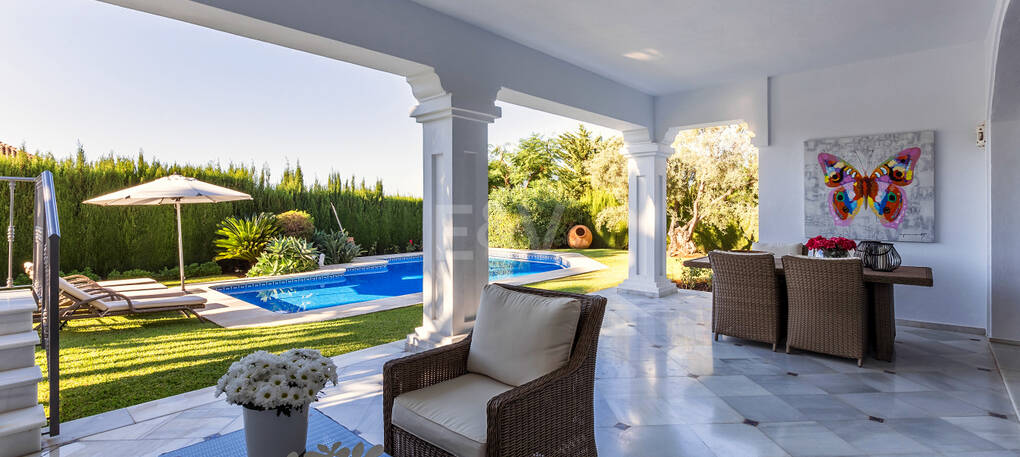 Bungalow i Sierra Blanca med takterrass
