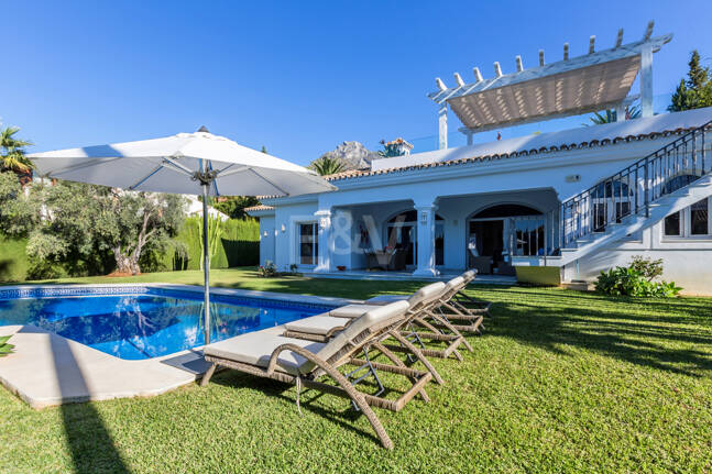 Bungalow en Sierra Blanca con azotea y vistas solo disponible para corta temporada