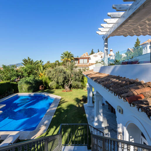 Bungalow i Sierra Blanca med takterrass
