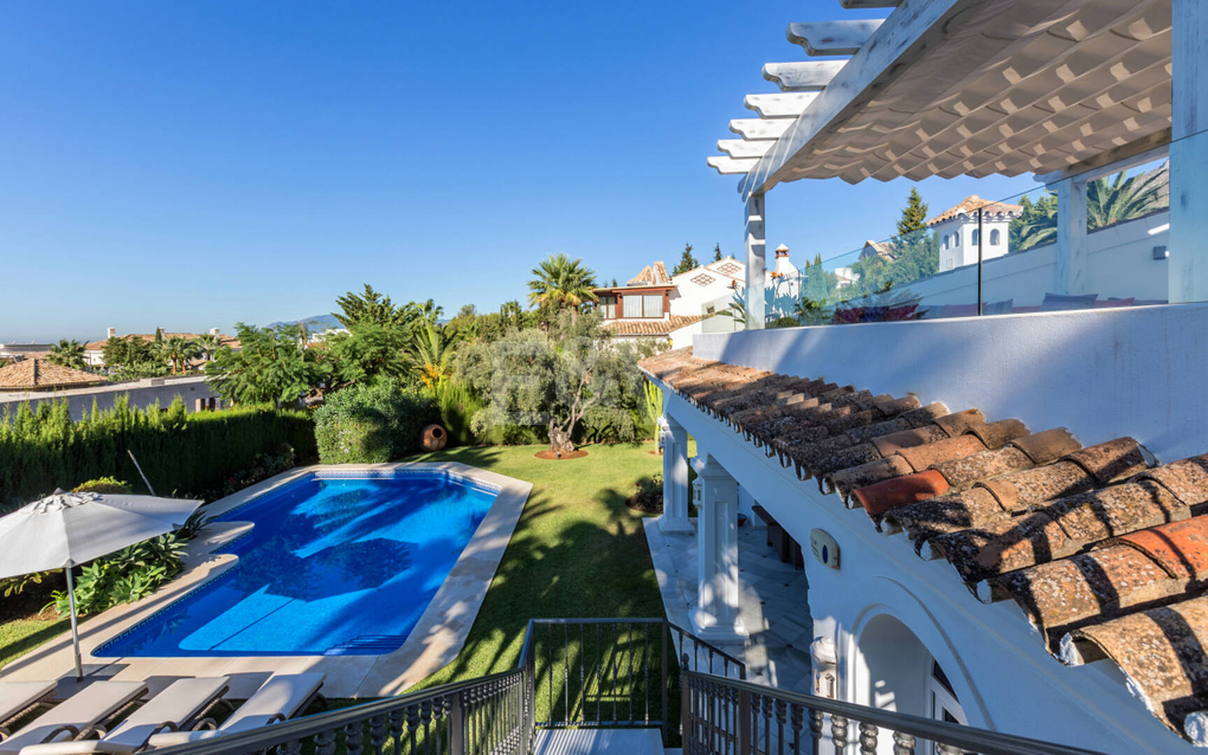 Bungalow en Sierra Blanca con azotea y vistas solo disponible para corta temporada