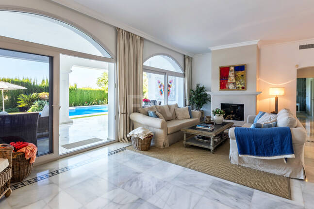 Bungalow en Sierra Blanca con azotea y vistas solo disponible para corta temporada