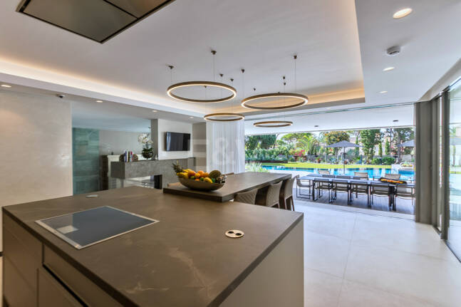 Villa à louer en Beach Side Golden Mile, Marbella Golden Mile