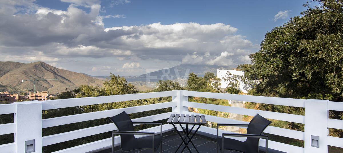 Family Villa in La Mairena with Nice Views