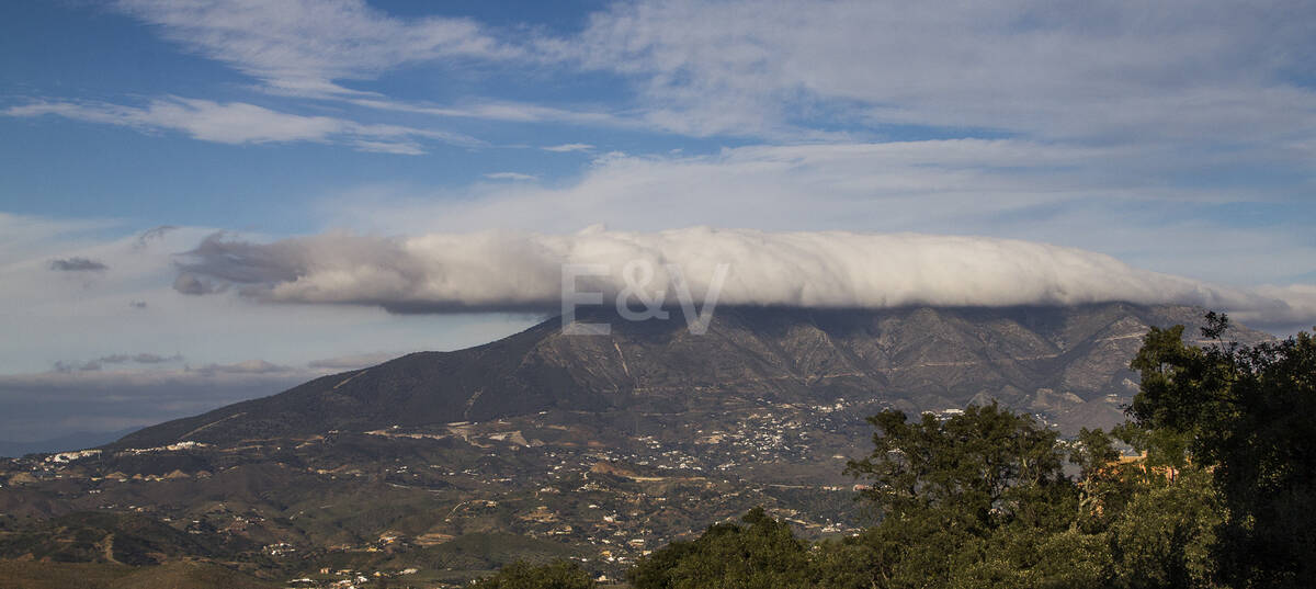 Family Villa in La Mairena with Nice Views