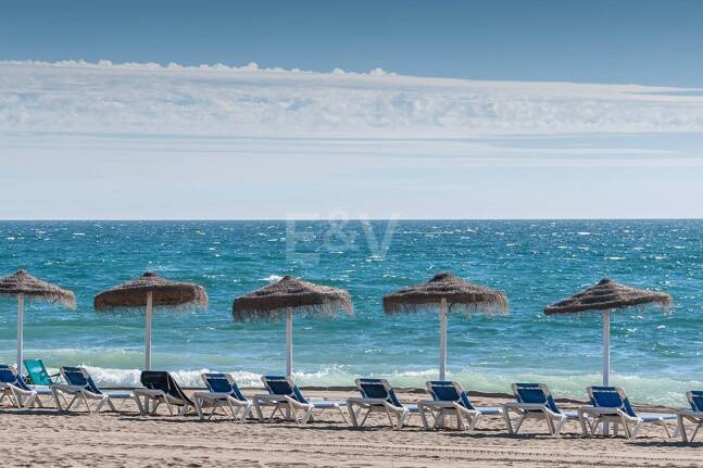 Plot in the Heart of Elviria with Sea Views