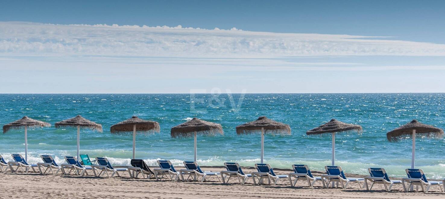 Plot in the Heart of Elviria with Sea Views