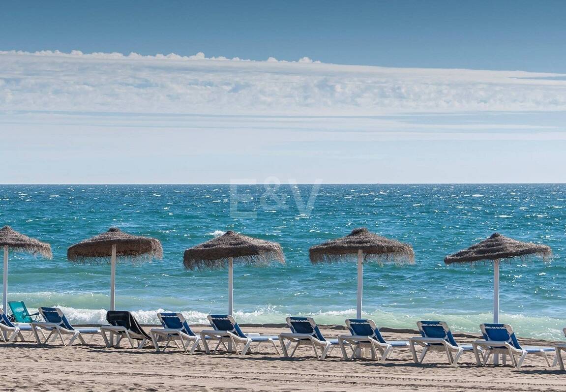 Plot in the Heart of Elviria with Sea Views