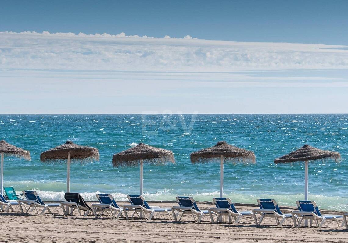 Parcelle au coeur de l'Elviria avec vue sur la mer