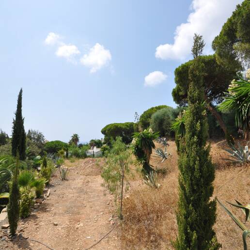 Plot in the Heart of Elviria with Sea Views
