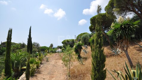 Plot in the Heart of Elviria with Sea Views