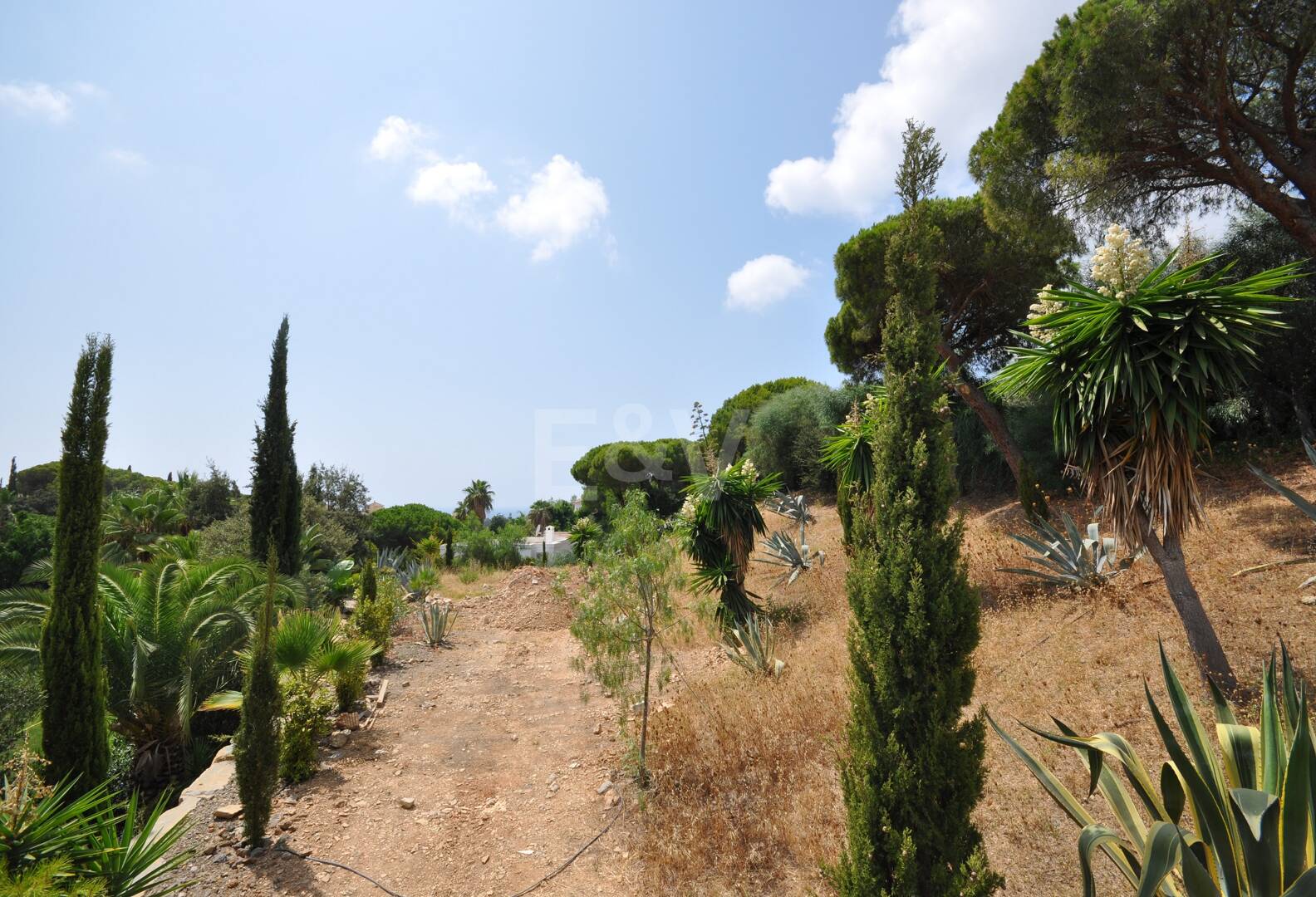 Plot in the Heart of Elviria with Sea Views