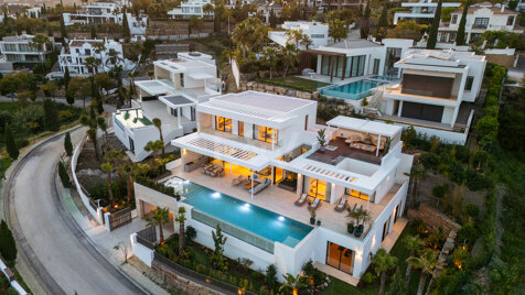 Impressive contemporary villa with sea views