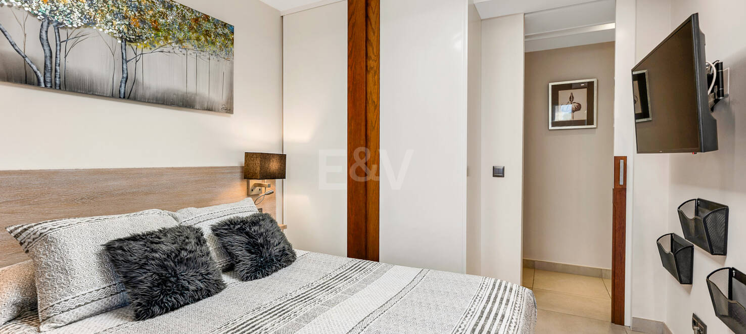 Beachside Spacious Apartment with Privileged Central Location