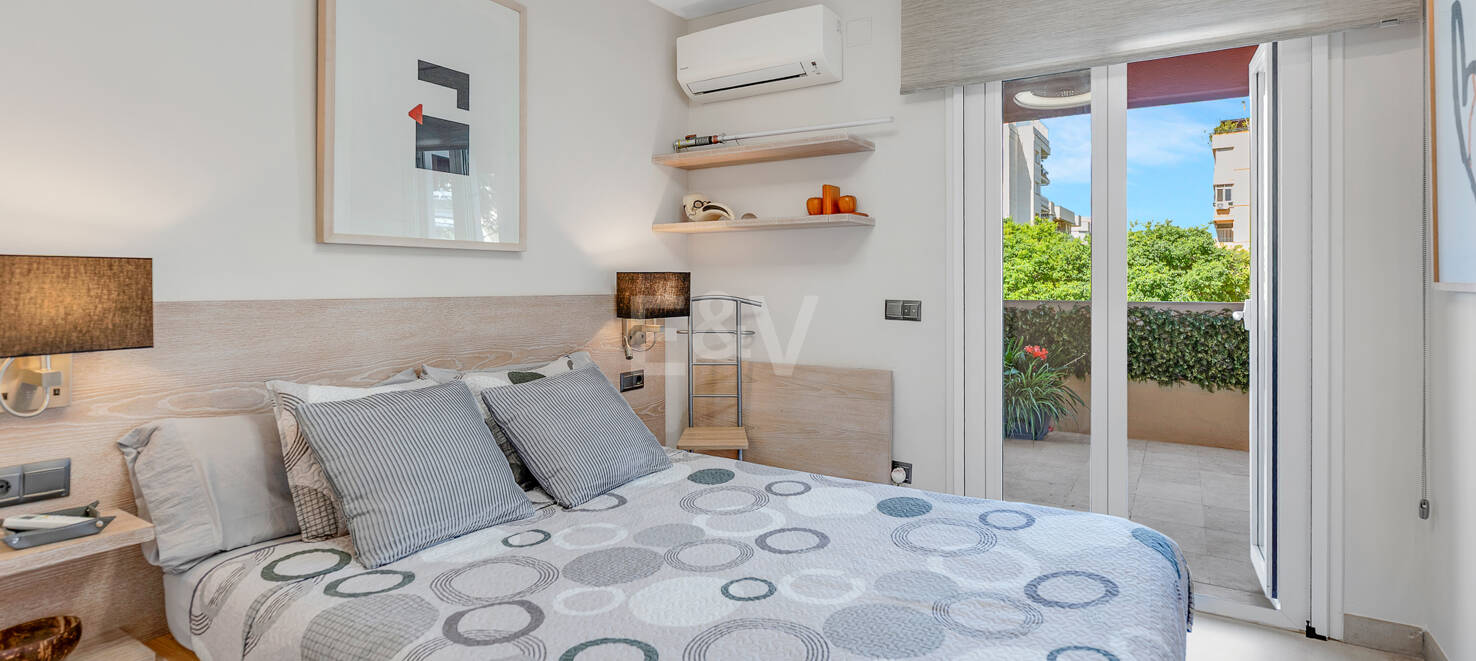 Beachside Spacious Apartment with Privileged Central Location