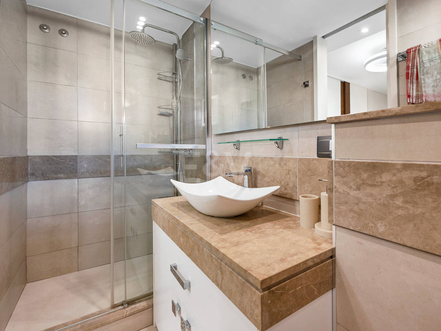 Beachside Przestronny Apartament z Uprzywilejowanym Central Lokalizacja