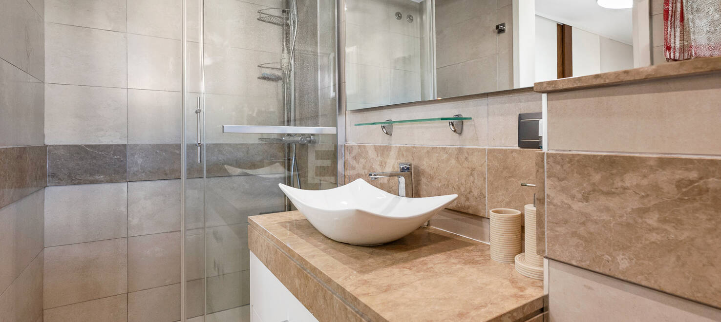 Beachside Spacious Apartment with Privileged Central Location