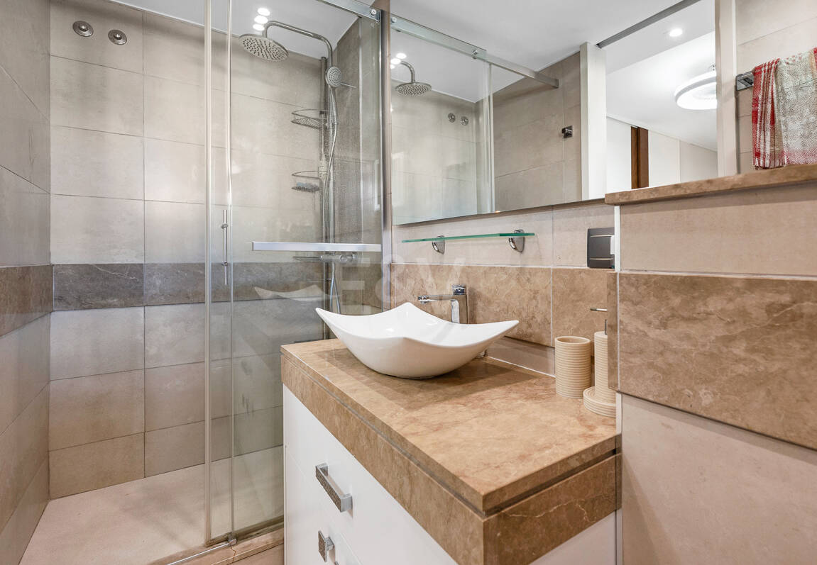 Beachside Przestronny Apartament z Uprzywilejowanym Central Lokalizacja