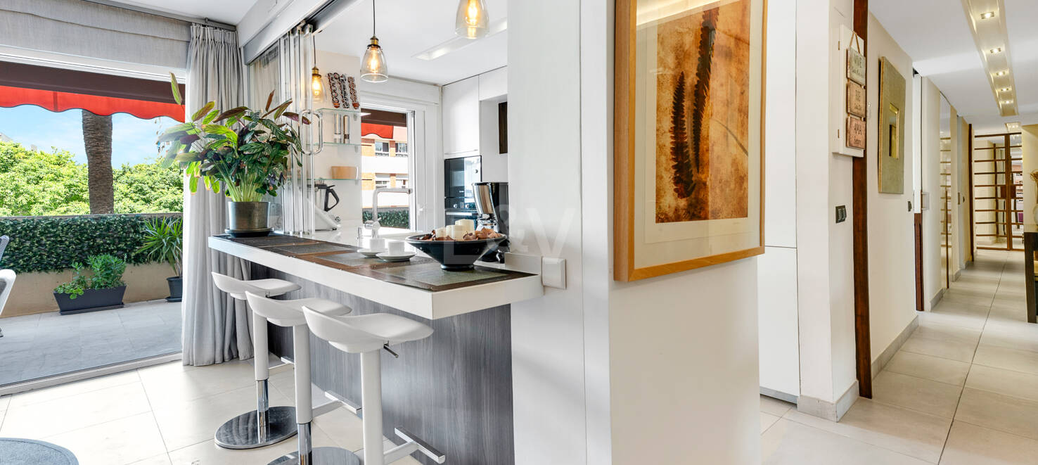 Beachside Spacious Apartment with Privileged Central Location