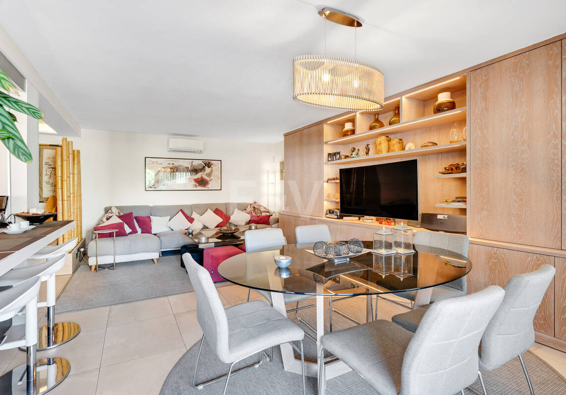 Appartement spacieux bord de mer avec emplacement central privilégié
