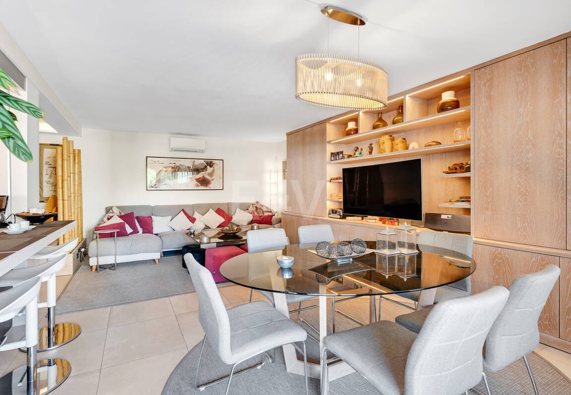 Beachside Przestronny Apartament z Uprzywilejowanym Central Lokalizacja