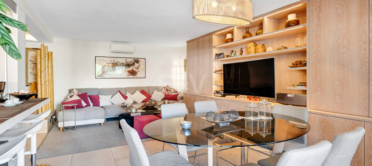 Beachside Spacious Apartment with Privileged Central Location