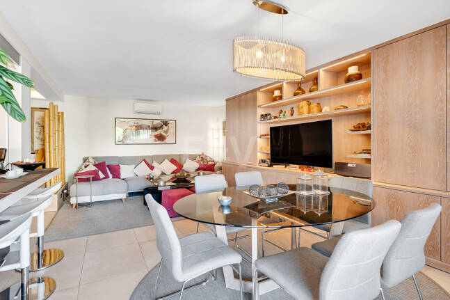 Beachside Przestronny Apartament z Uprzywilejowanym Central Lokalizacja