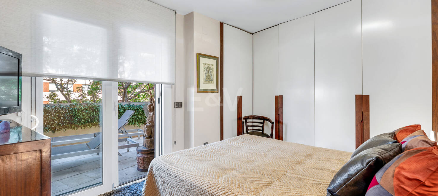 Beachside Spacious Apartment with Privileged Central Location