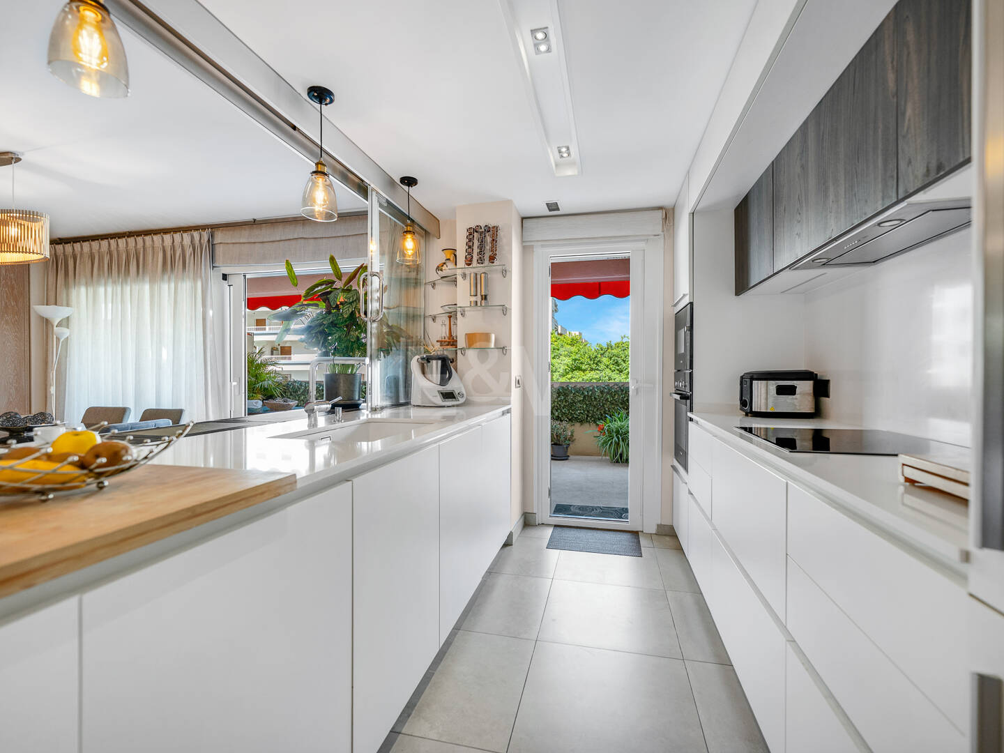 Beachside Przestronny Apartament z Uprzywilejowanym Central Lokalizacja