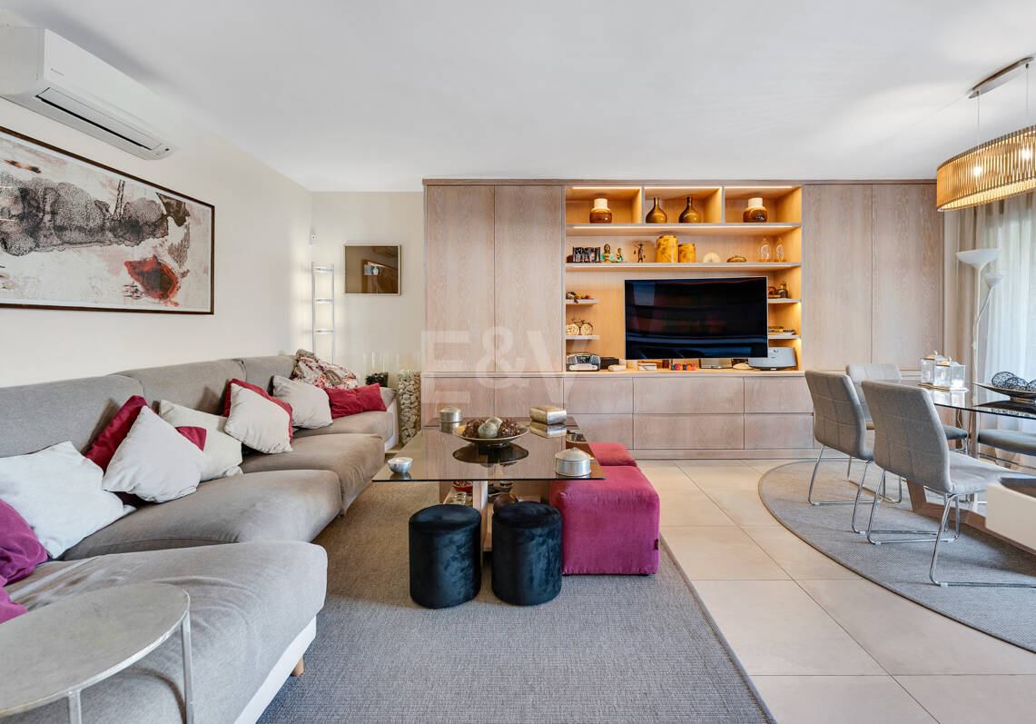 Appartement spacieux bord de mer avec emplacement central privilégié