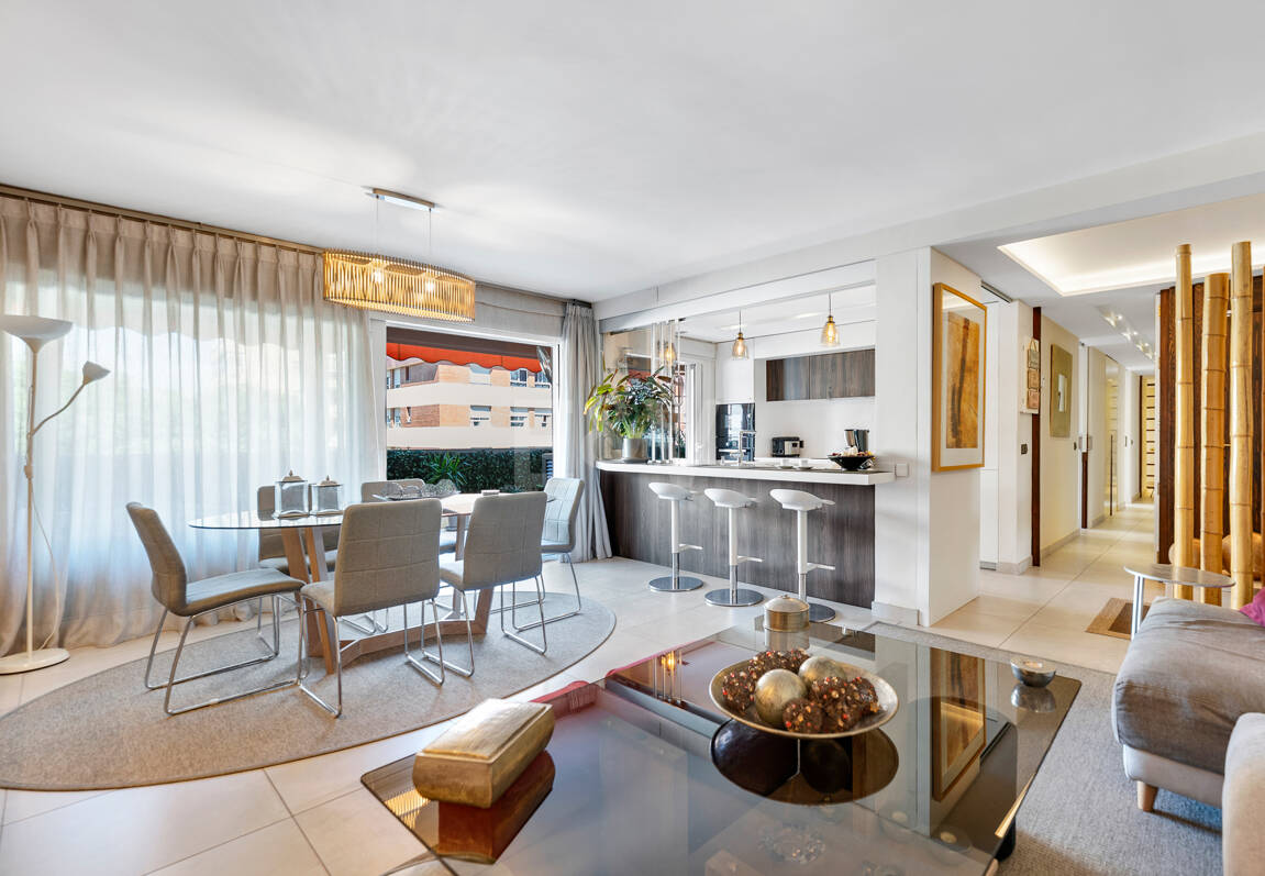 Beachside Przestronny Apartament z Uprzywilejowanym Central Lokalizacja