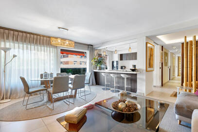 Beachside Przestronny Apartament z Uprzywilejowanym Central Lokalizacja