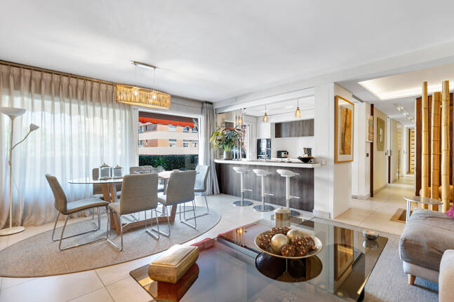 Beachside Przestronny Apartament z Uprzywilejowanym Central Lokalizacja