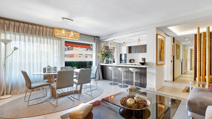 Appartement spacieux bord de mer avec emplacement central privilégié