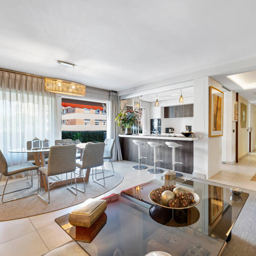 Beachside Spacious Apartment with Privileged Central Location