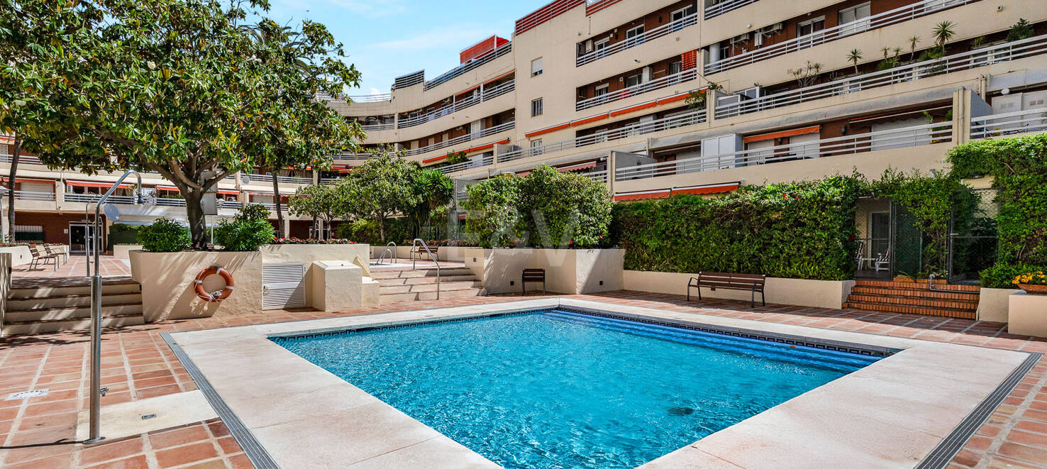 Beachside Spacious Apartment with Privileged Central Location