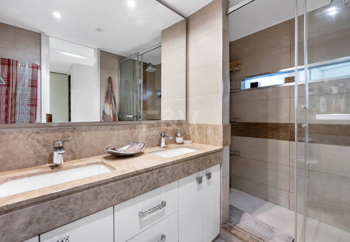 Beachside Przestronny Apartament z Uprzywilejowanym Central Lokalizacja