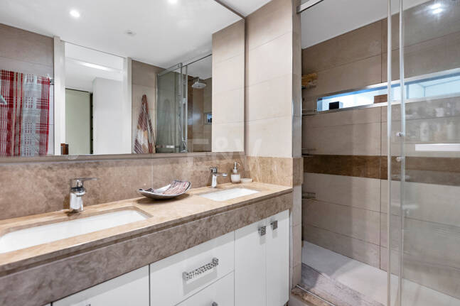 Beachside Przestronny Apartament z Uprzywilejowanym Central Lokalizacja