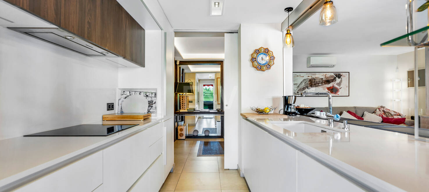 Beachside Spacious Apartment with Privileged Central Location