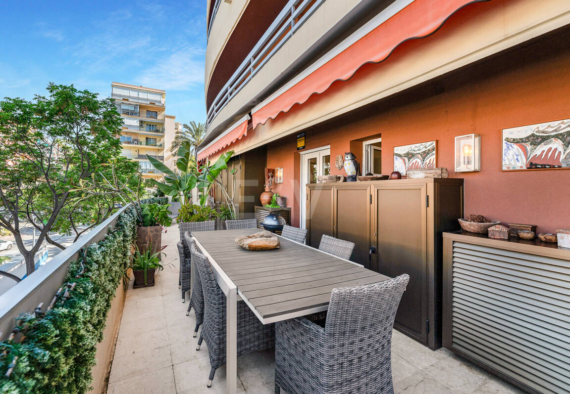 Beachside Przestronny Apartament z Uprzywilejowanym Central Lokalizacja