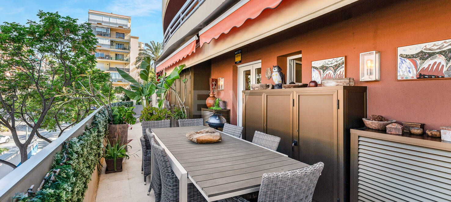 Beachside Spacious Apartment with Privileged Central Location