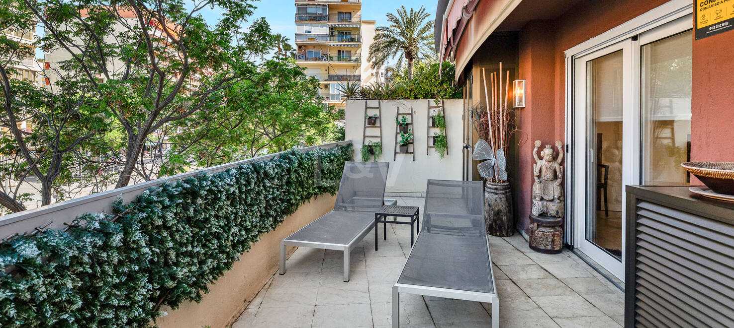 Beachside Spacious Apartment with Privileged Central Location