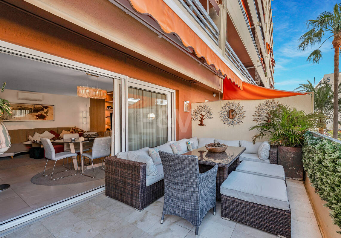 Appartement spacieux bord de mer avec emplacement central privilégié