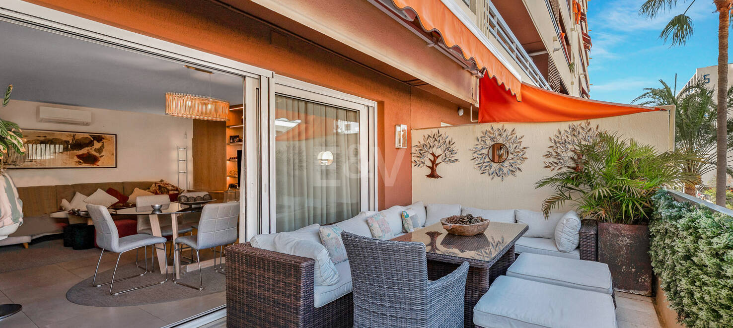 Beachside Spacious Apartment with Privileged Central Location