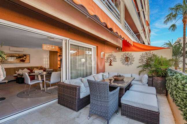 Beachside Przestronny Apartament z Uprzywilejowanym Central Lokalizacja