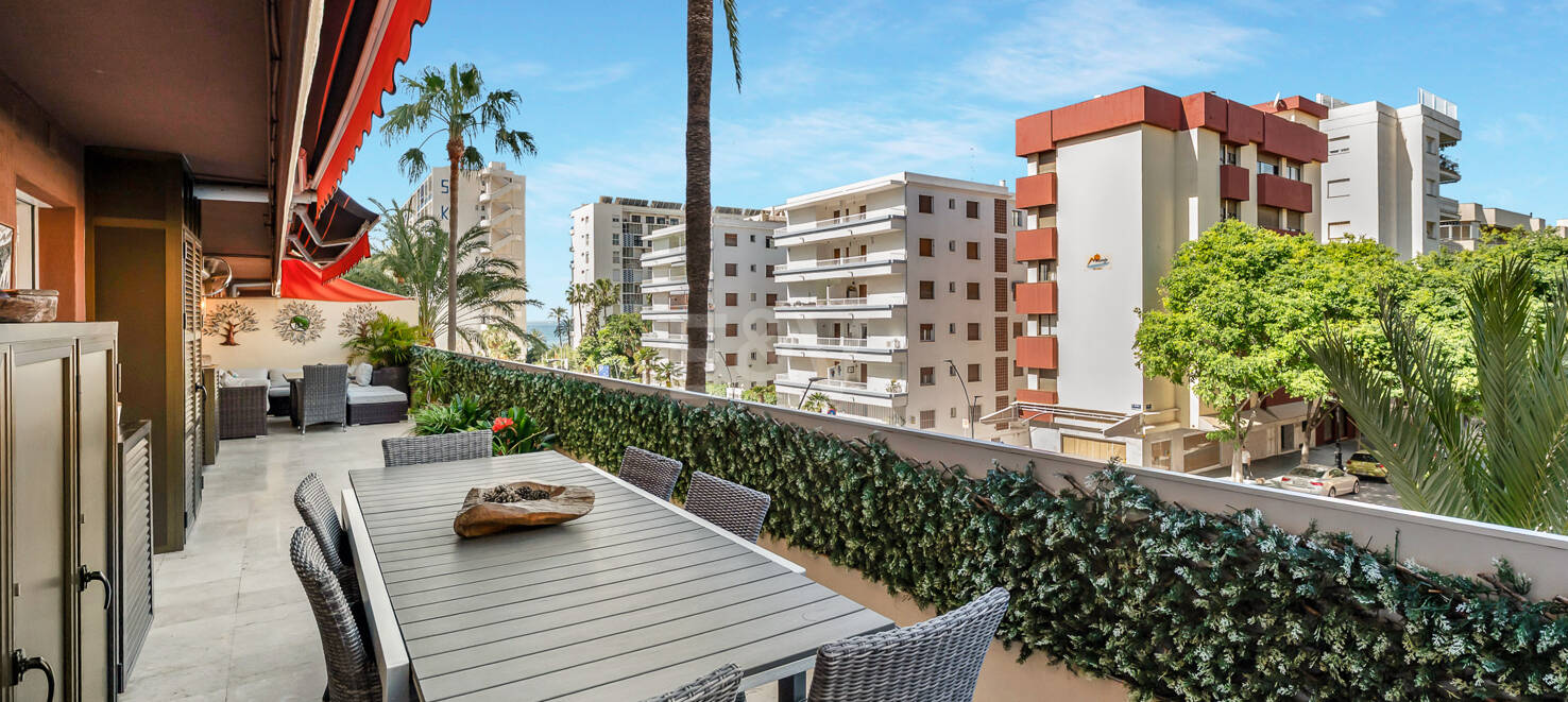 Beachside Spacious Apartment with Privileged Central Location